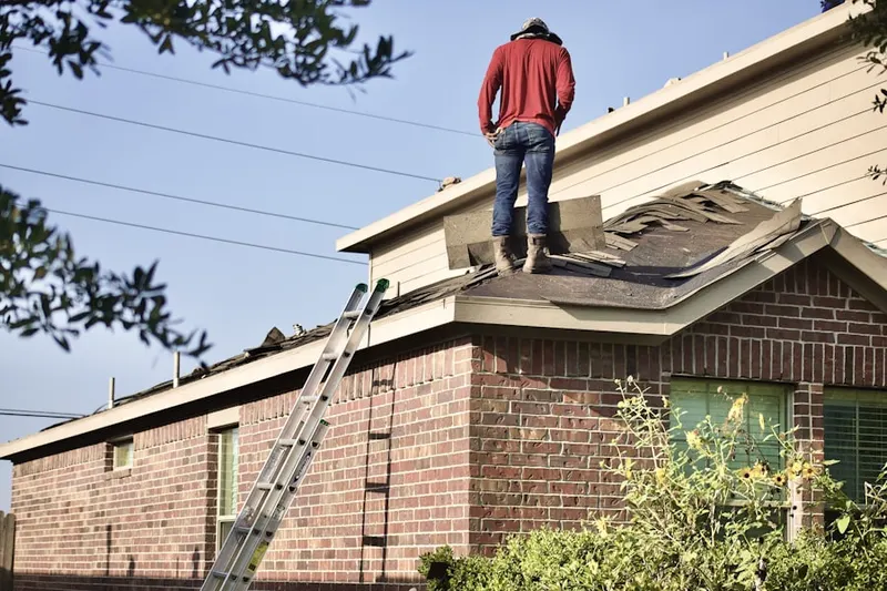 Professional roofer working on a residential roof in Beardsley